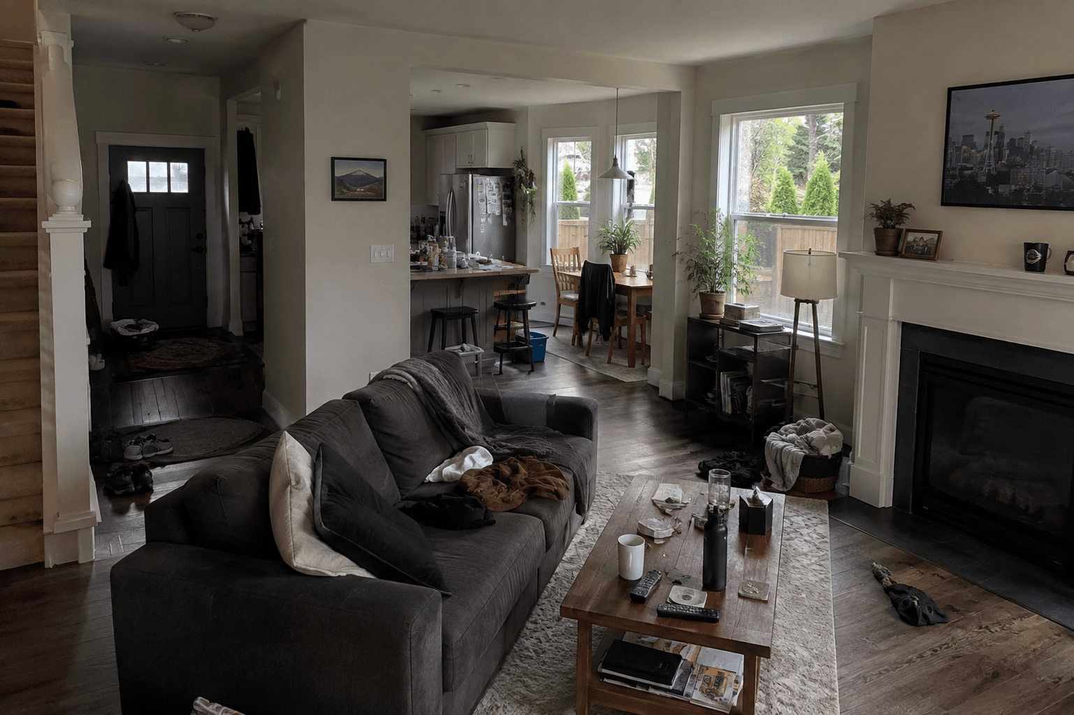 The same living room before professional cleaning